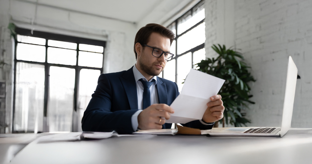 Invitaciones por comportamientos atípicos y vigilancia profunda