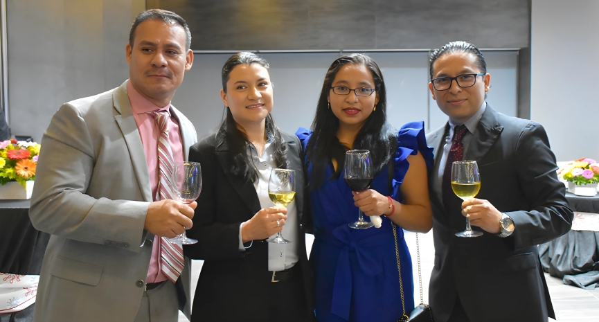 Cierre exitoso de diplomados en el Colegio