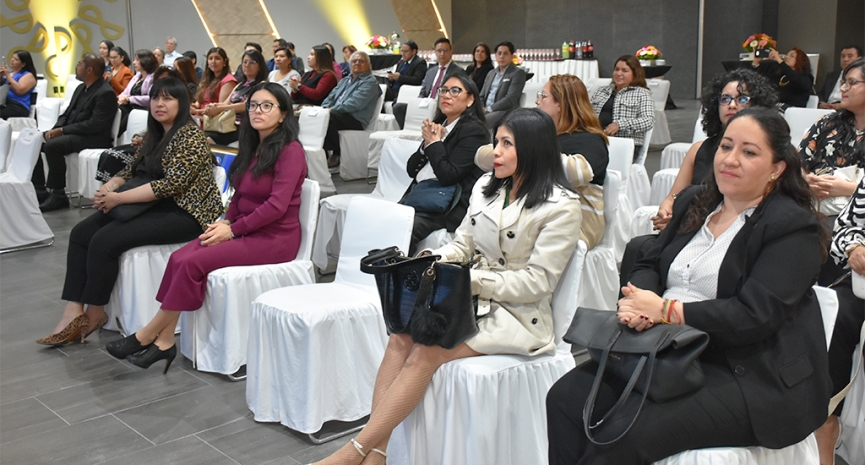 Cierre exitoso de diplomados en el Colegio
