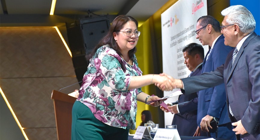 Cierre exitoso de diplomados en el Colegio