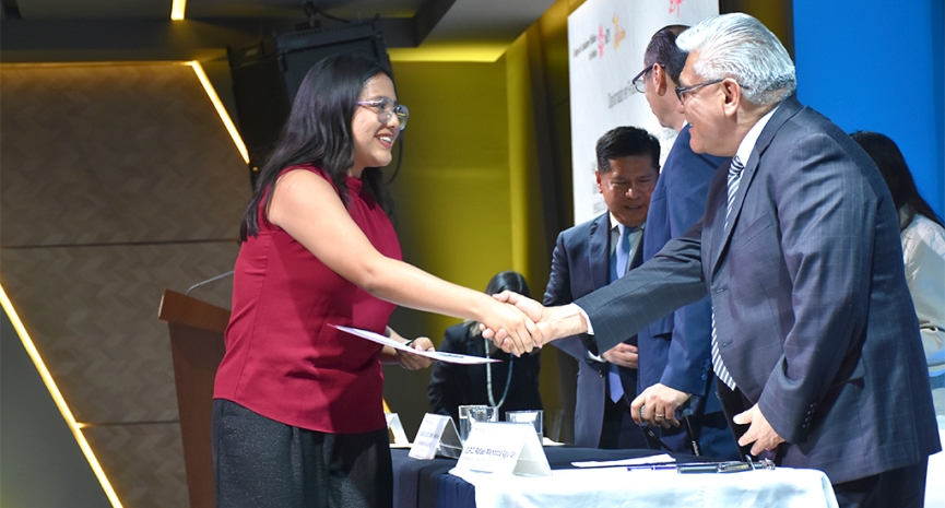 Cierre exitoso de diplomados en el Colegio