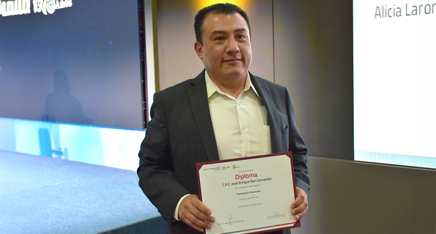 Cierre exitoso de diplomados en el Colegio