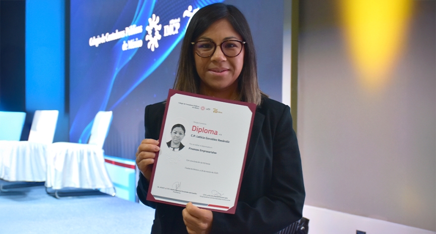 Cierre exitoso de diplomados en el Colegio