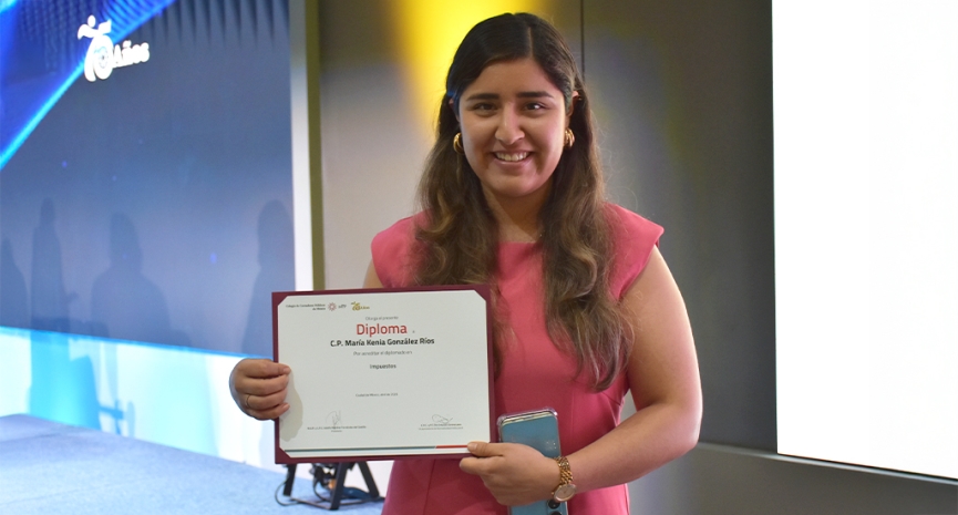 Cierre exitoso de diplomados en el Colegio