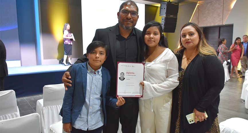 Cierre exitoso de diplomados en el Colegio