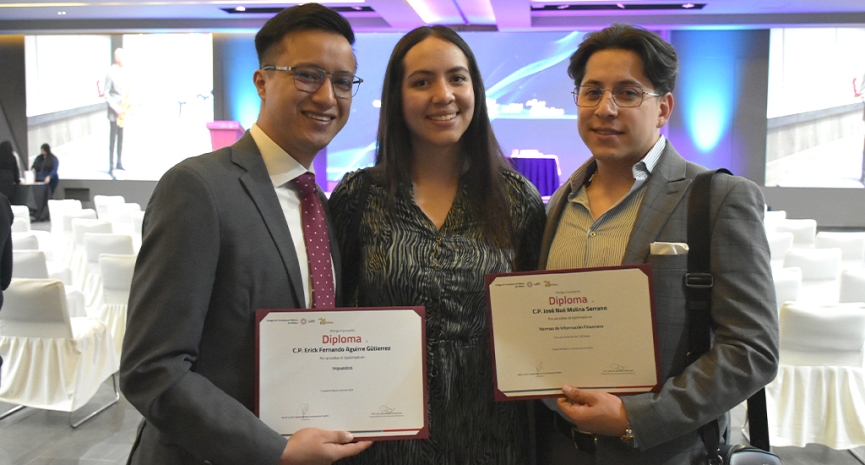 Cierre exitoso de diplomados en el Colegio