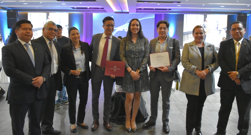 Cierre exitoso de diplomados en el Colegio