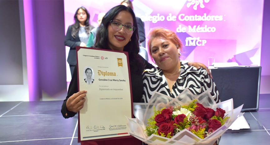 Clausura de diplomados destaca compromiso con la formación continua