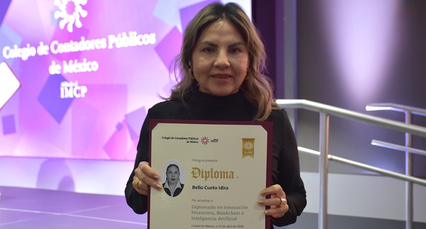 Clausura de diplomados destaca compromiso con la formación continua