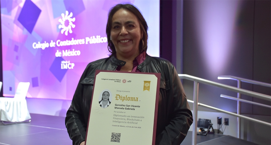 Clausura de diplomados destaca compromiso con la formación continua
