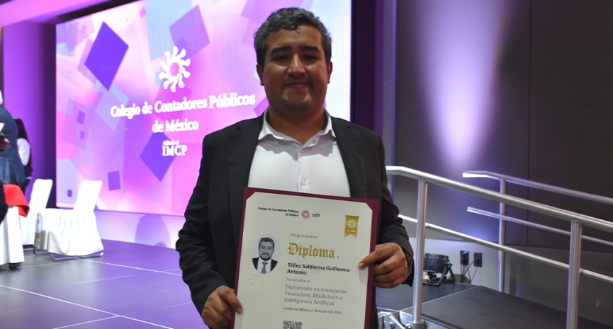 Clausura de diplomados destaca compromiso con la formación continua