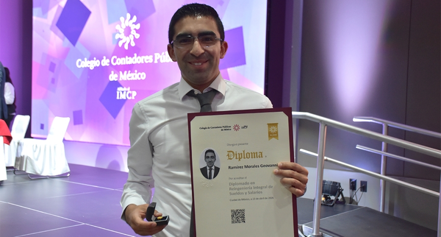 Clausura de diplomados destaca compromiso con la formación continua
