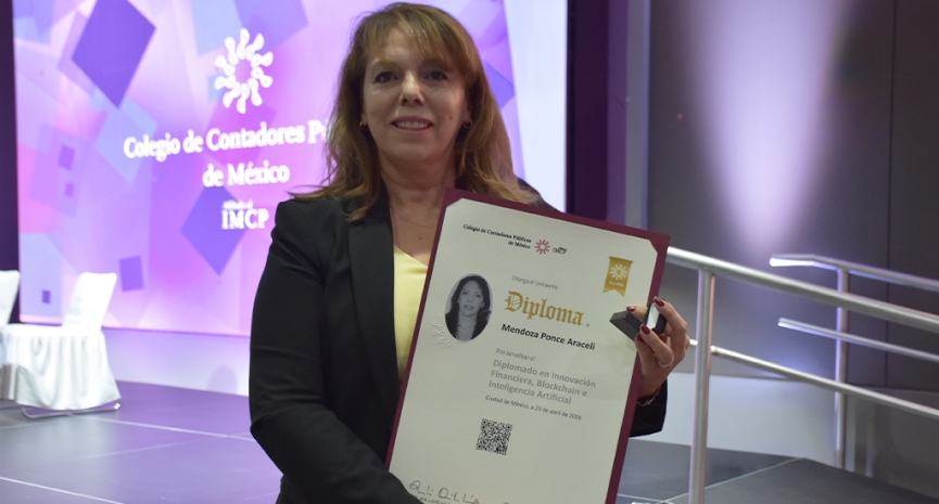 Clausura de diplomados destaca compromiso con la formación continua