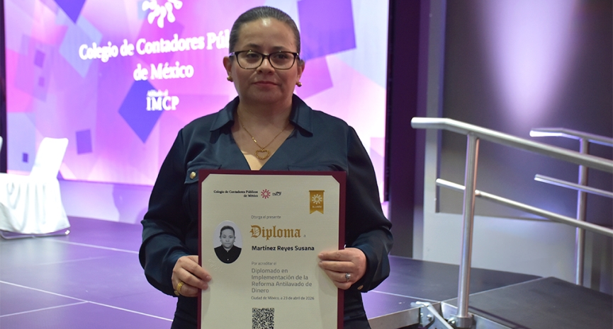 Clausura de diplomados destaca compromiso con la formación continua