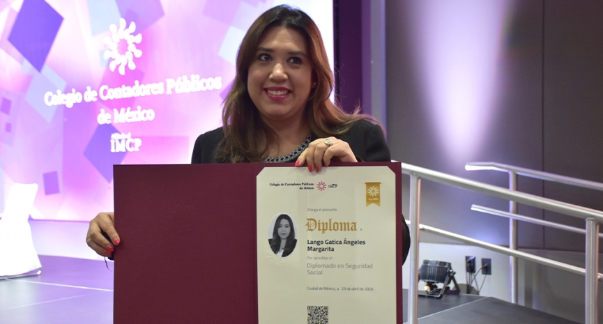 Clausura de diplomados destaca compromiso con la formación continua