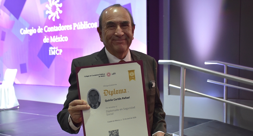 Clausura de diplomados destaca compromiso con la formación continua