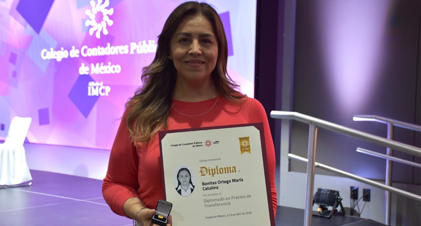 Clausura de diplomados destaca compromiso con la formación continua