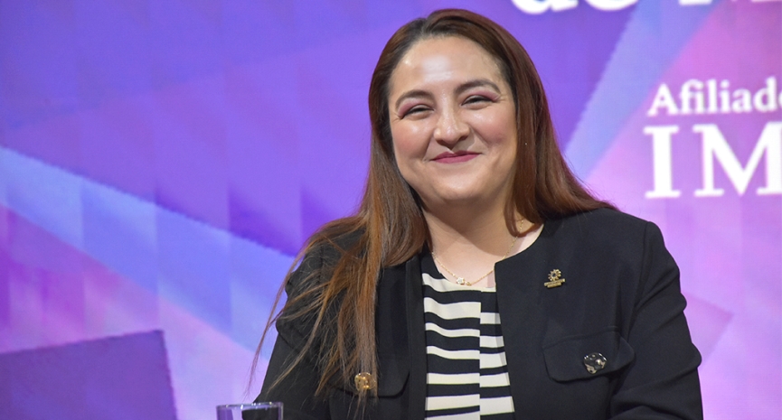 Clausura de diplomados destaca compromiso con la formación continua