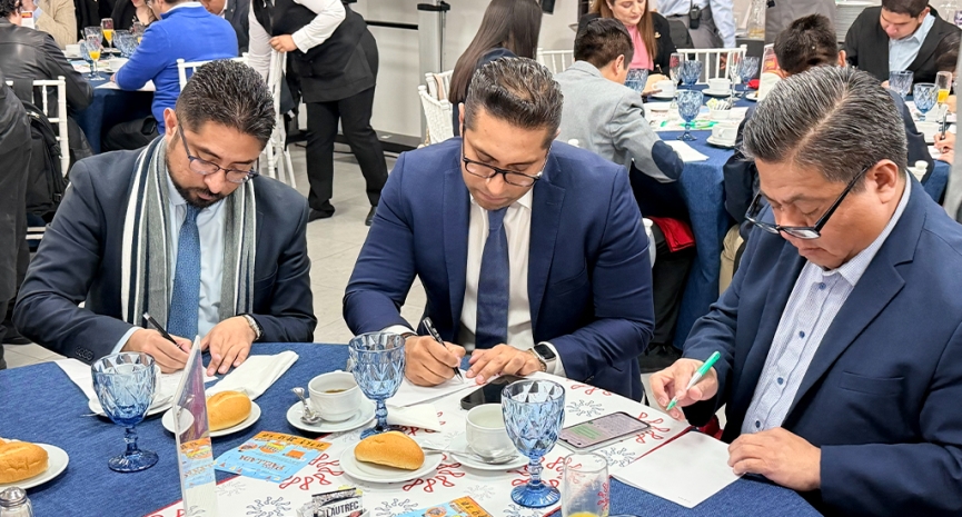 Colegio fortalece su membrecía con bienvenida a nuevas asociadas y asociados