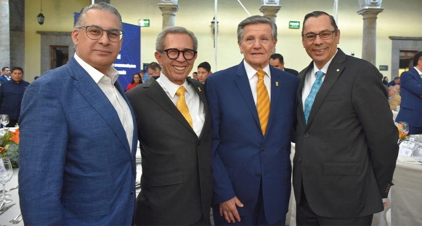 Colegio presente en entrega de reconocimientos a egresados distinguidos de la FCA