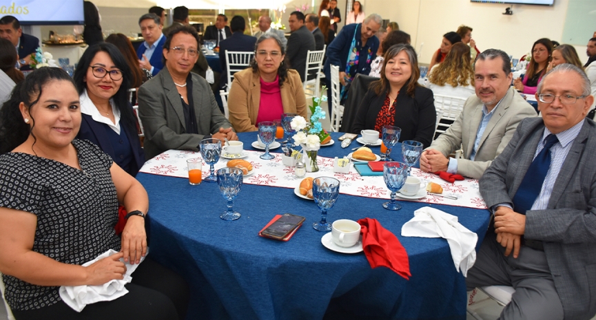 Colegio reconoce a sus docentes con una celebración por el Día del Maestro