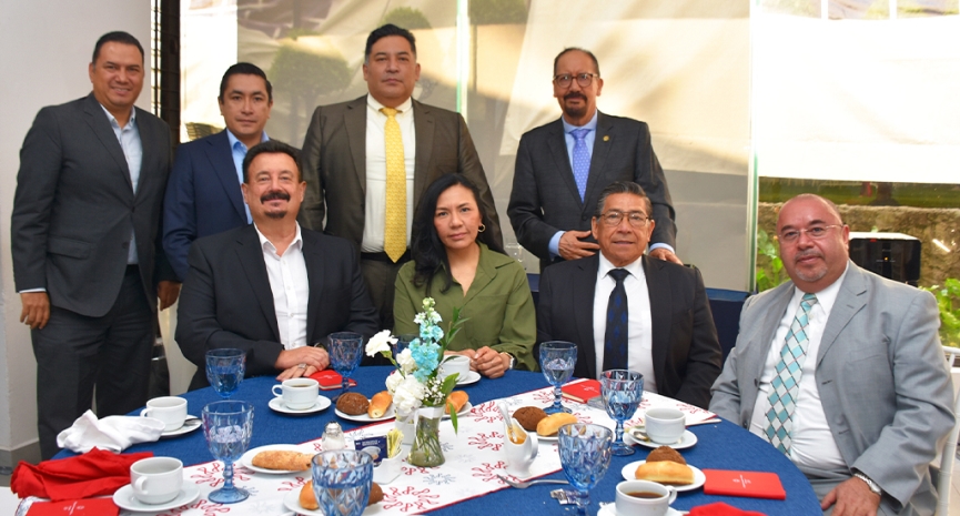 Colegio reconoce a sus docentes con una celebración por el Día del Maestro