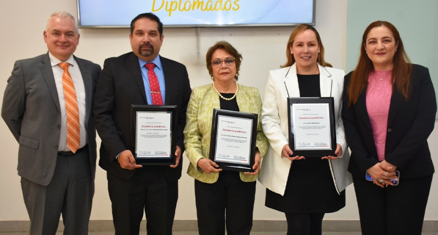 Colegio reconoce a sus docentes con una celebración por el Día del Maestro