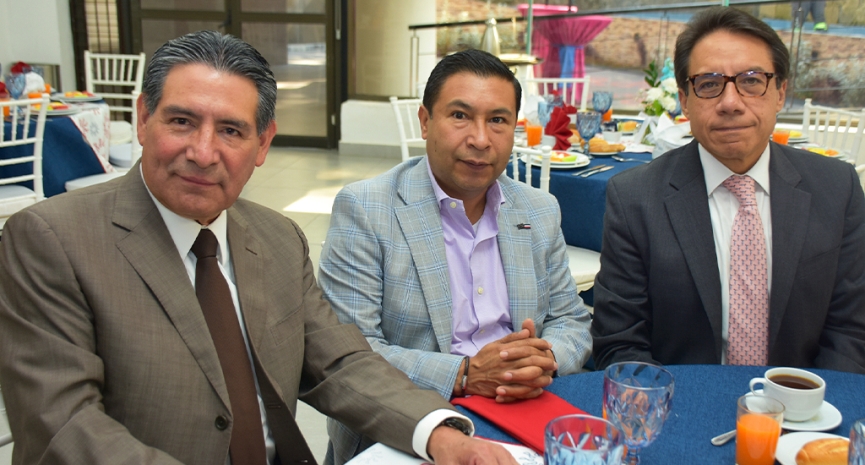 Colegio reconoce a sus docentes con una celebración por el Día del Maestro