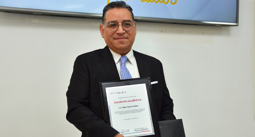 Colegio reconoce a sus docentes con una celebración por el Día del Maestro