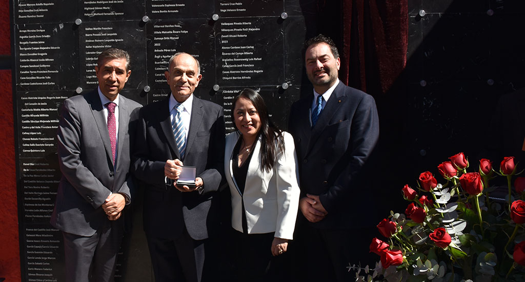 Colegio rinde homenaje a sus socios vitalicios 2023