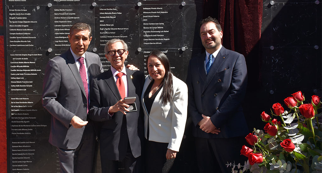 Colegio rinde homenaje a sus socios vitalicios 2023
