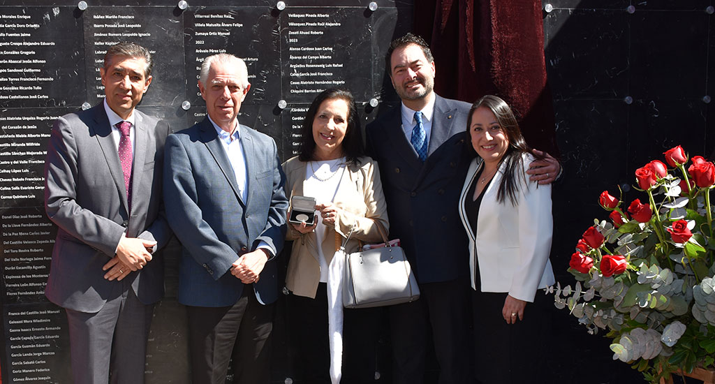 Colegio rinde homenaje a sus socios vitalicios 2023