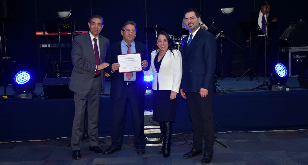 Colegio rinde homenaje a sus socios vitalicios 2023