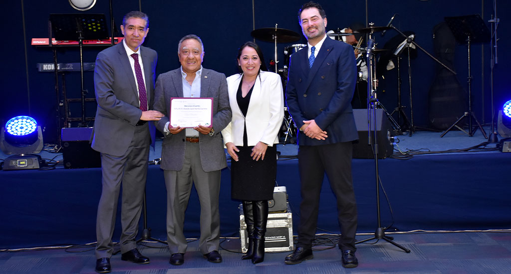 Colegio rinde homenaje a sus socios vitalicios 2023
