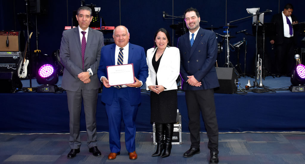 Colegio rinde homenaje a sus socios vitalicios 2023