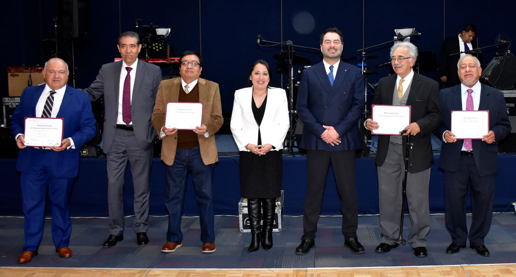 Colegio rinde homenaje a sus socios vitalicios 2023
