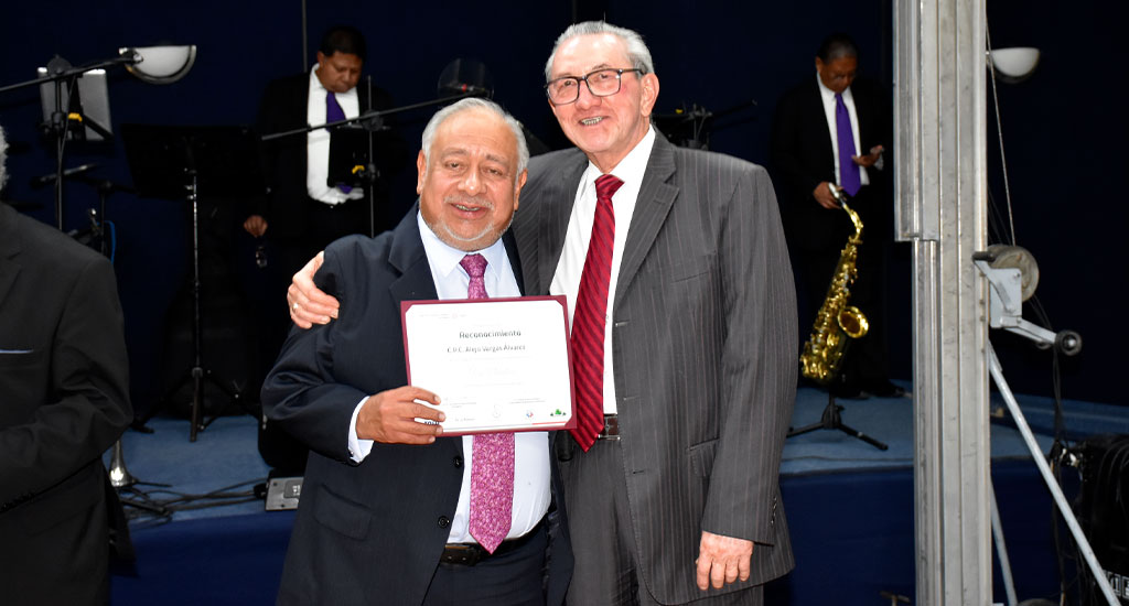 Colegio rinde homenaje a sus socios vitalicios 2023