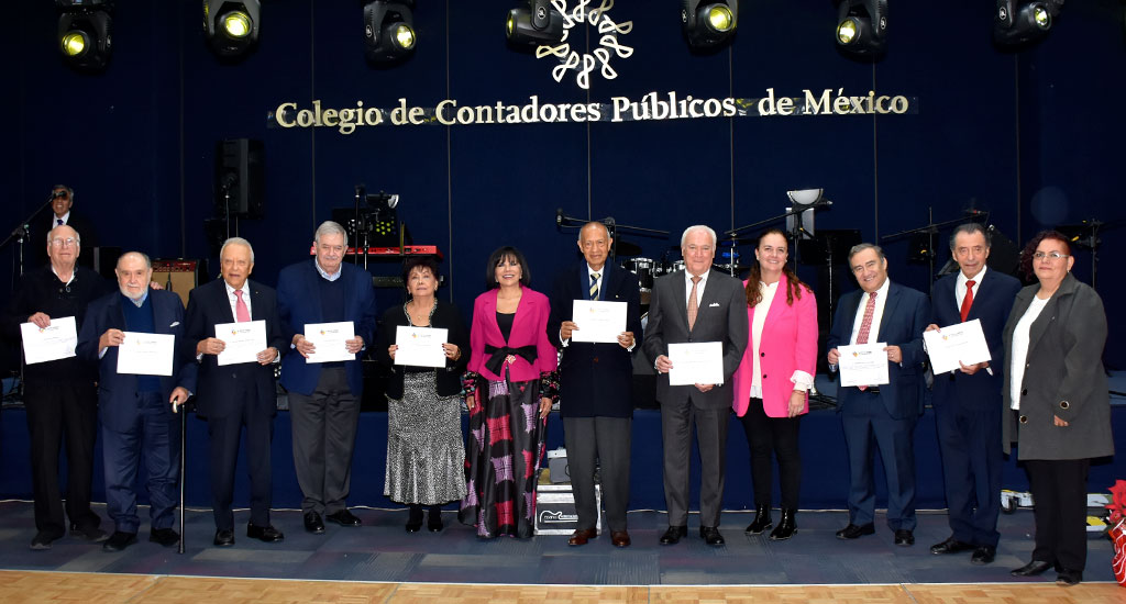Colegio rinde homenaje a sus socios vitalicios 2023