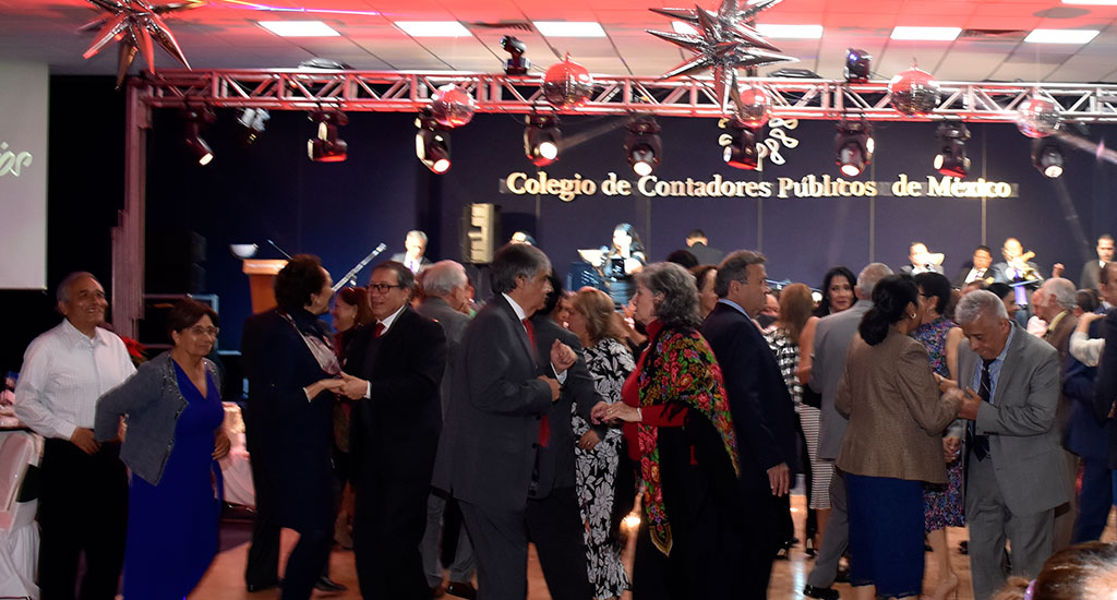 Colegio rinde homenaje a sus socios vitalicios 2023