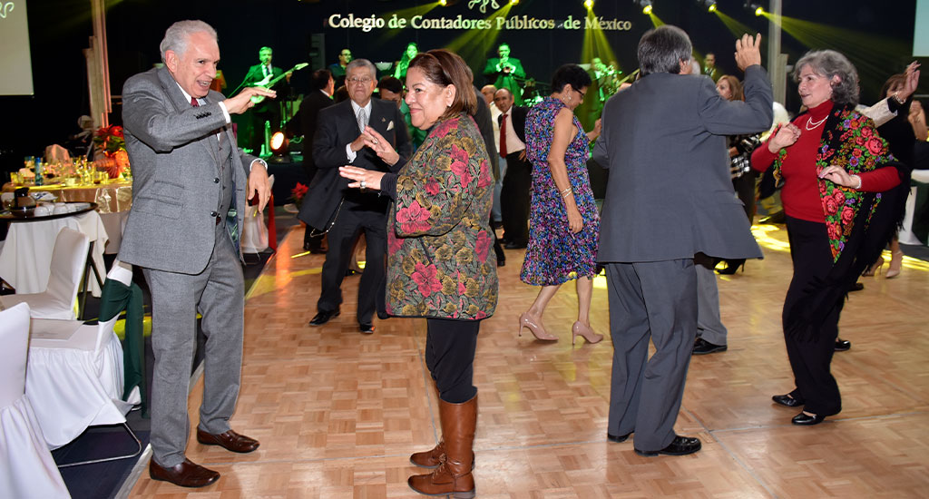 Colegio rinde homenaje a sus socios vitalicios 2023
