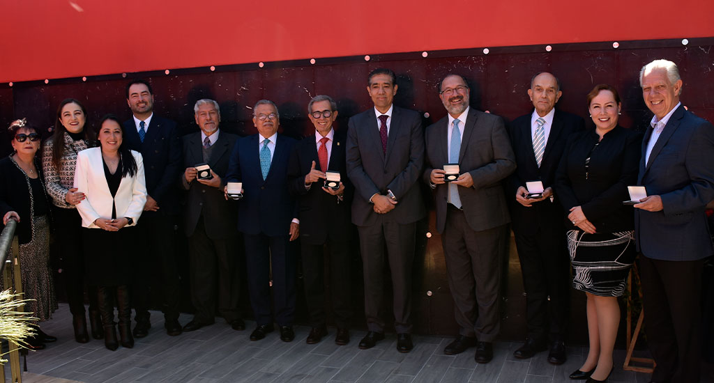 Colegio rinde homenaje a sus socios vitalicios 2023