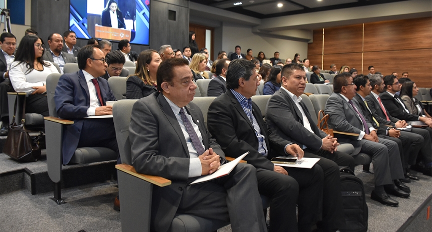 Colegio y SAT fortalecen diálogo institucional en foro de fiscalización