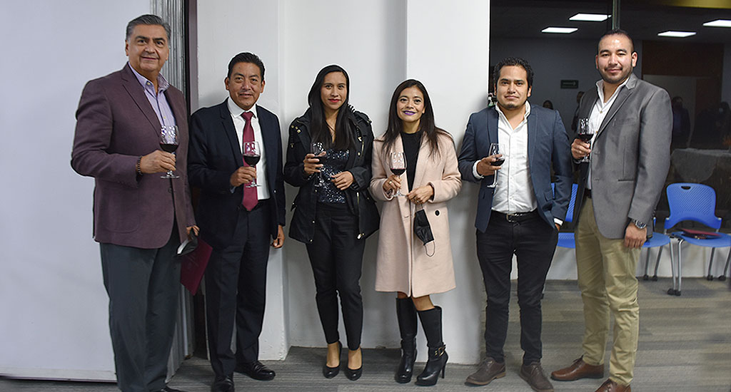 Compromiso académico en clausura de diplomados 10