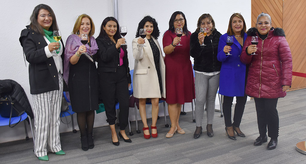 Compromiso académico en clausura de diplomados 11