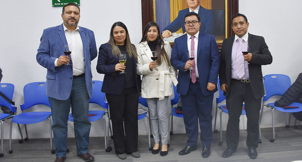Compromiso académico en clausura de diplomados 12
