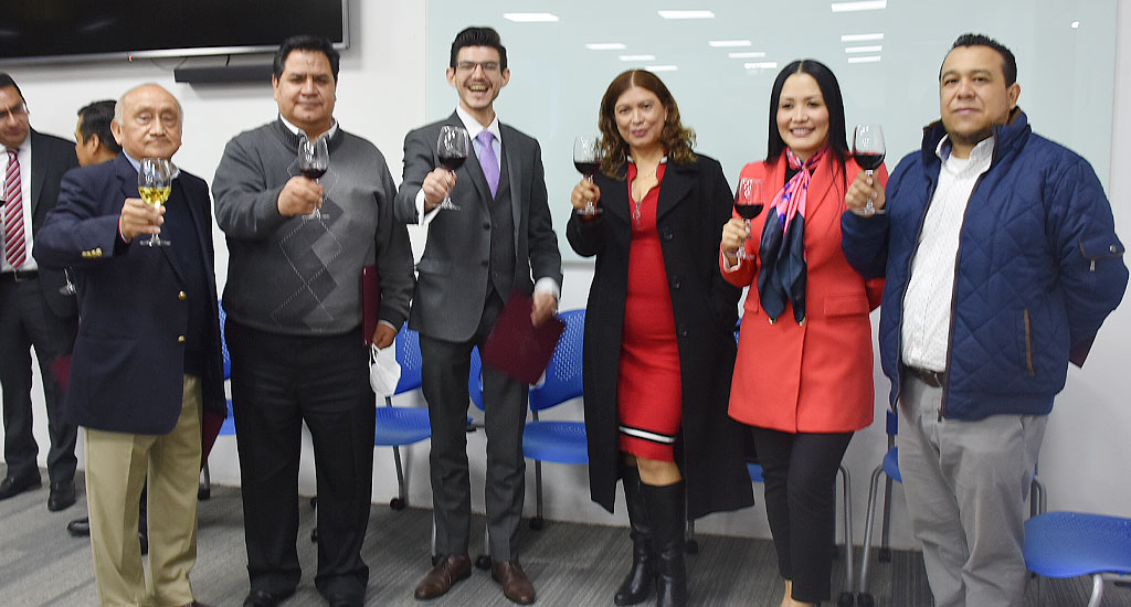 Compromiso académico en clausura de diplomados 15