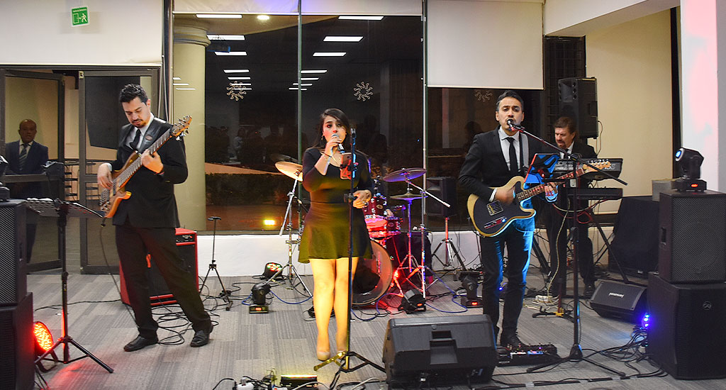 Compromiso académico en clausura de diplomados 16