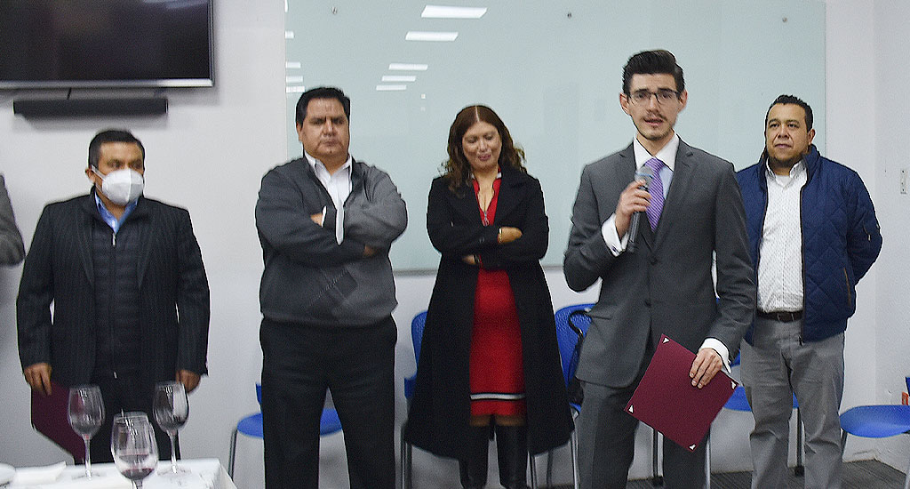 Compromiso académico en clausura de diplomados 19