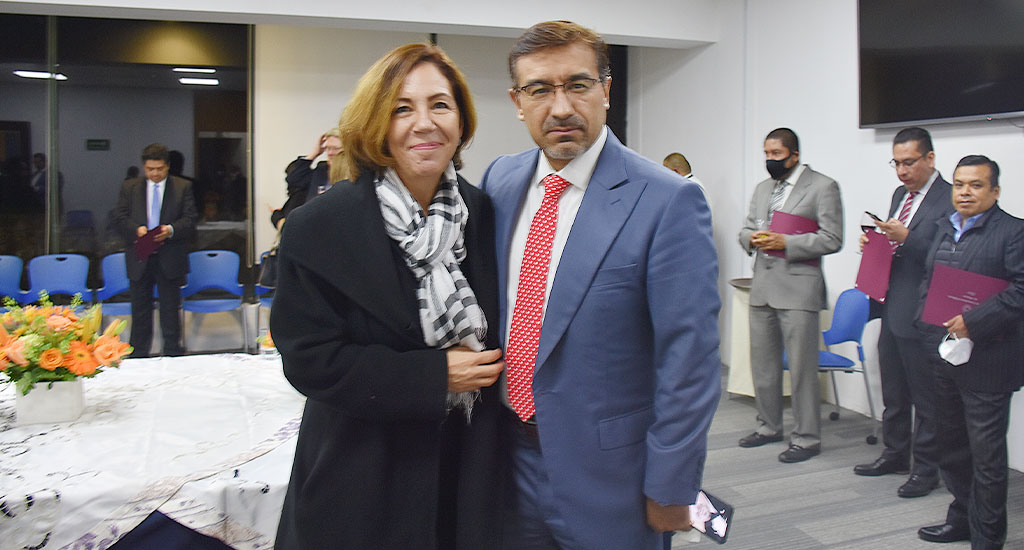 Compromiso académico en clausura de diplomados 21