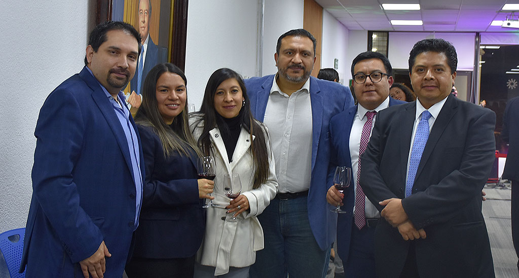 Compromiso académico en clausura de diplomados 23